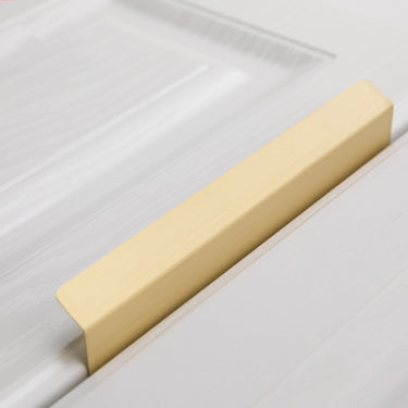 Avery Curved Lip Pull Handle -Brushed Brass
